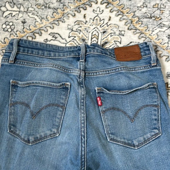 Levi jeans. 721 high rise skinny sz 27 distressed - Picture 4 of 4